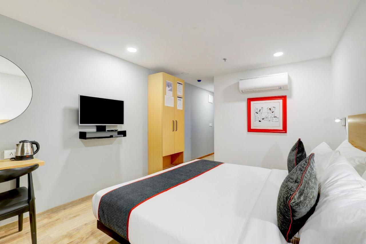 Super Townhouse Rajyash Rise Hotel Sarkhej Eksteriør billede