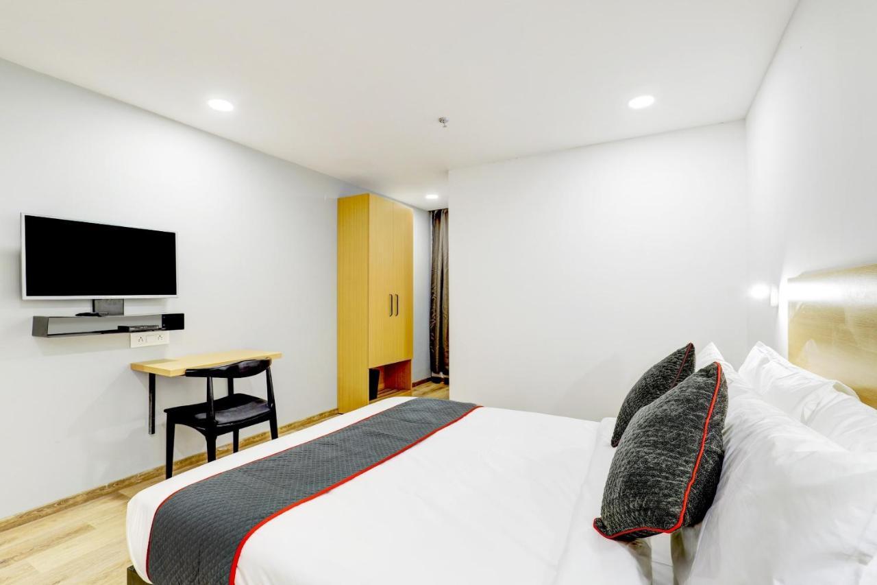 Super Townhouse Rajyash Rise Hotel Sarkhej Eksteriør billede