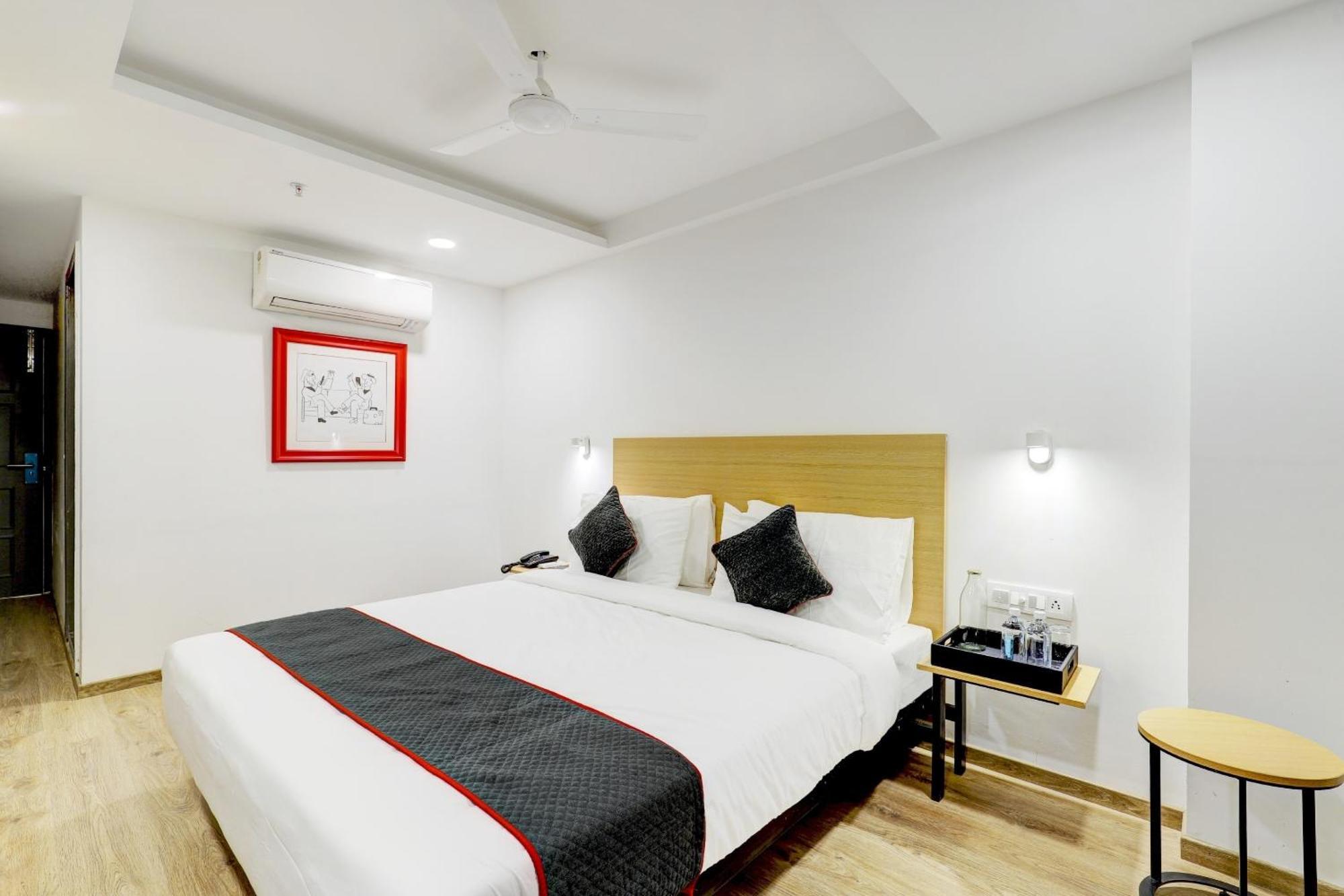 Super Townhouse Rajyash Rise Hotel Sarkhej Eksteriør billede
