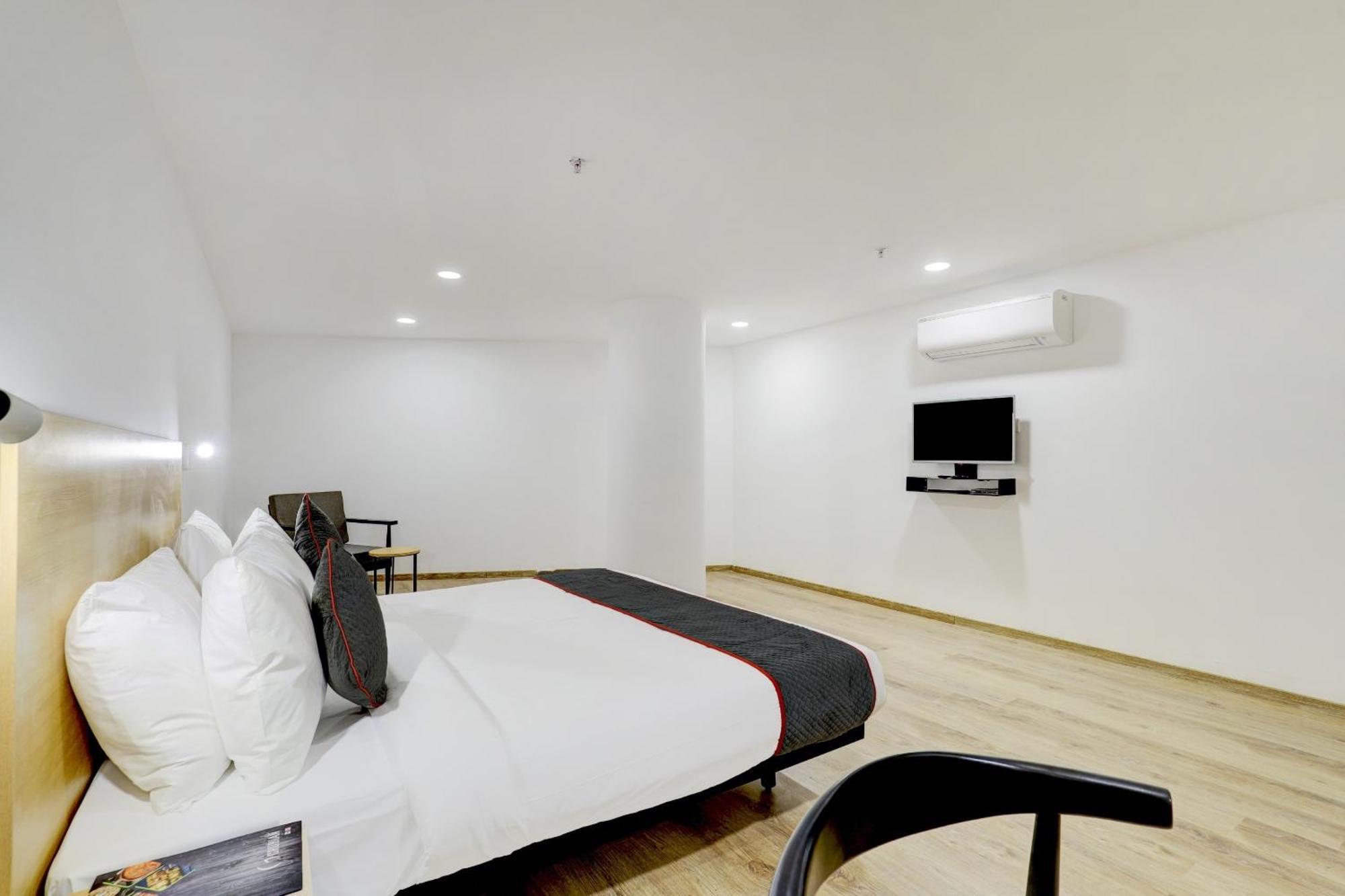 Super Townhouse Rajyash Rise Hotel Sarkhej Eksteriør billede