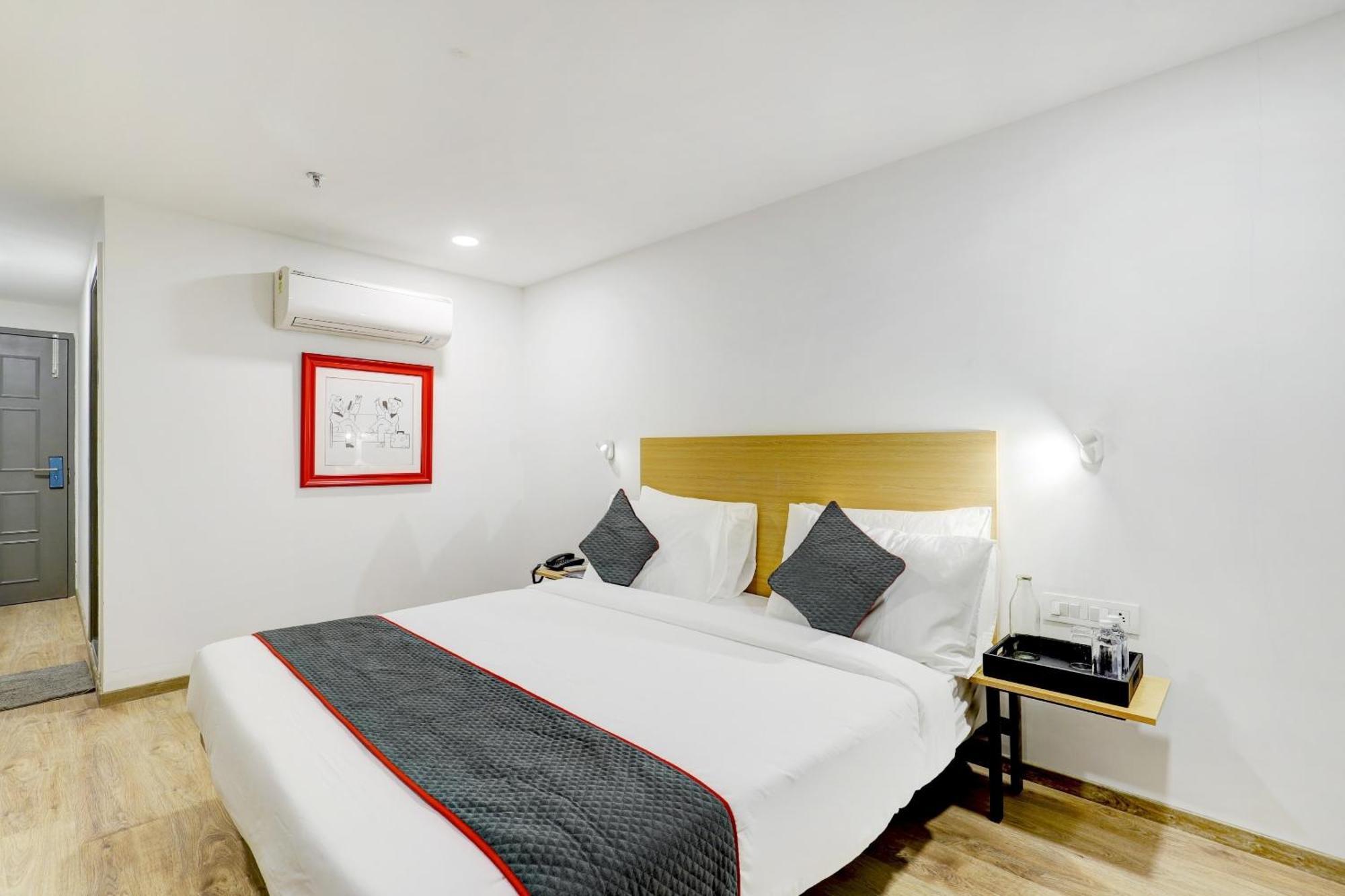 Super Townhouse Rajyash Rise Hotel Sarkhej Eksteriør billede