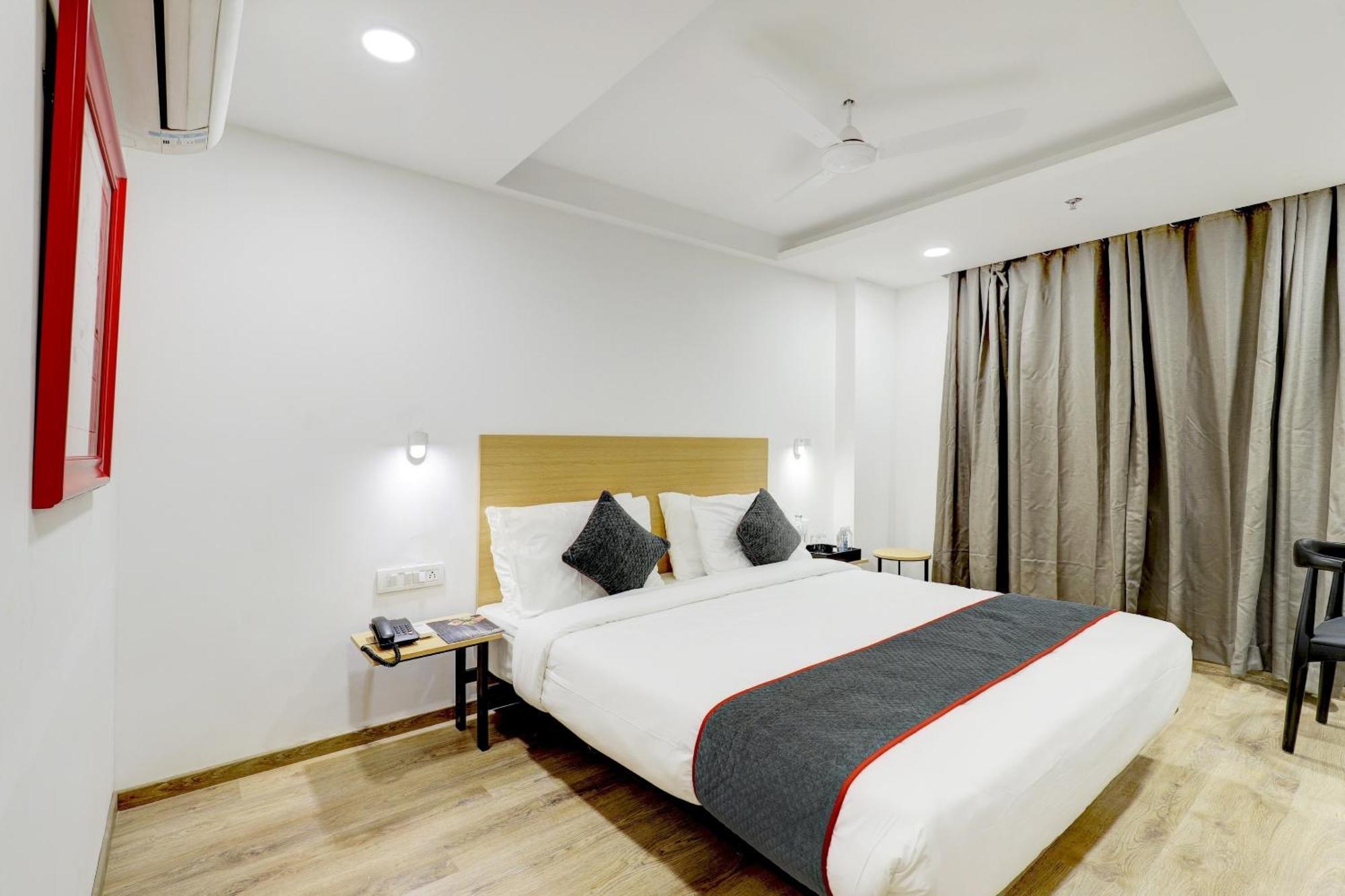Super Townhouse Rajyash Rise Hotel Sarkhej Eksteriør billede