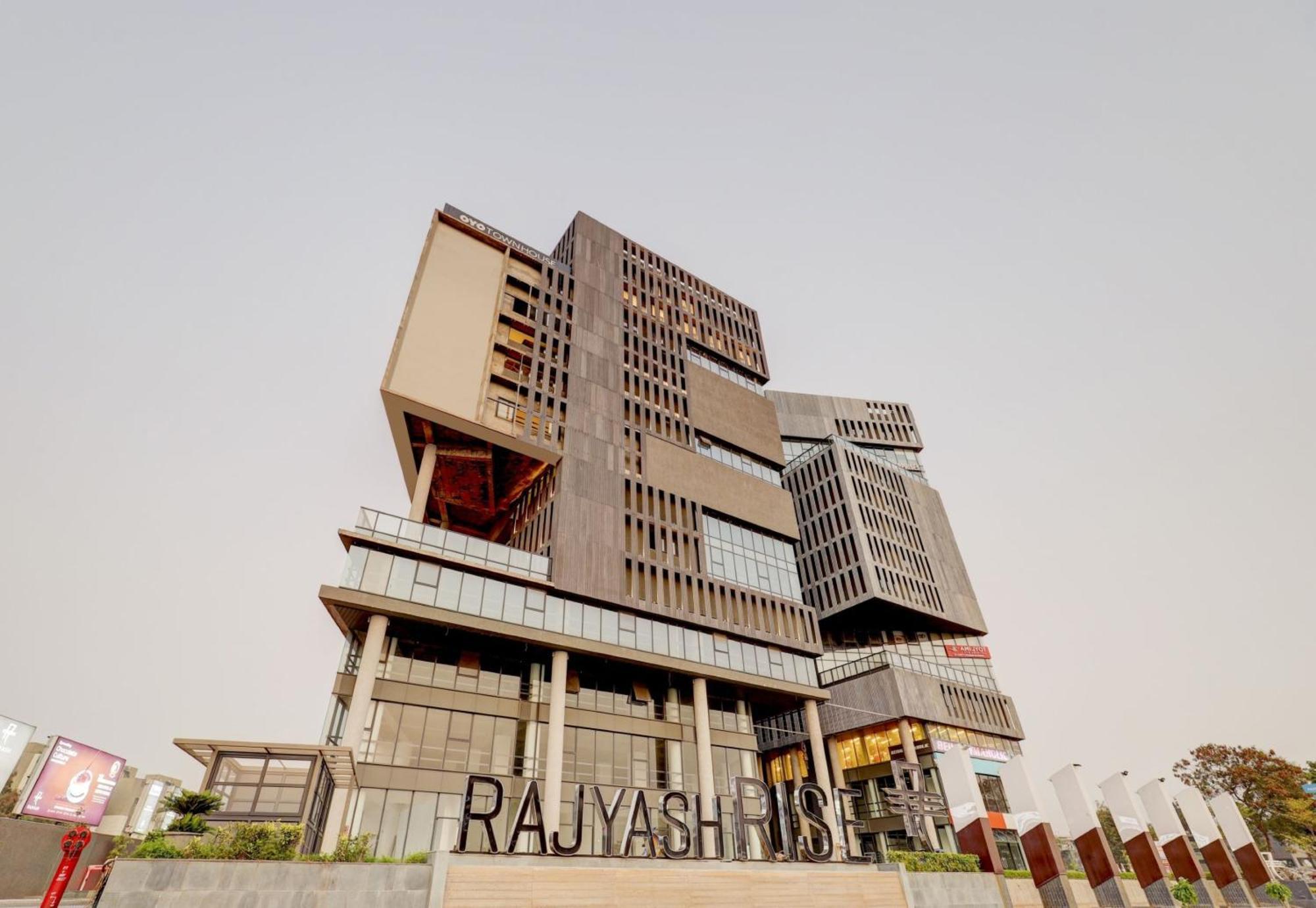 Super Townhouse Rajyash Rise Hotel Sarkhej Eksteriør billede
