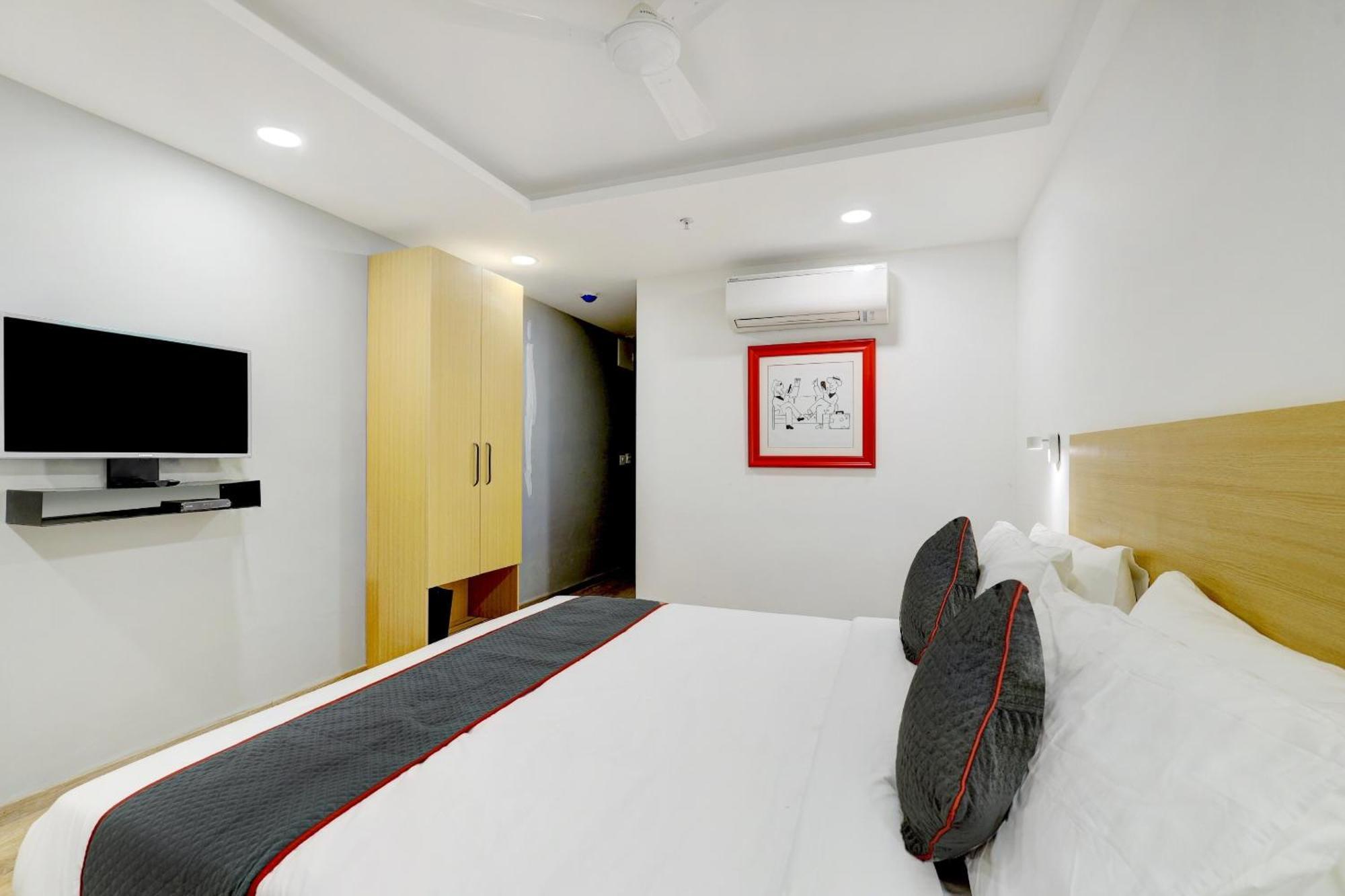 Super Townhouse Rajyash Rise Hotel Sarkhej Eksteriør billede