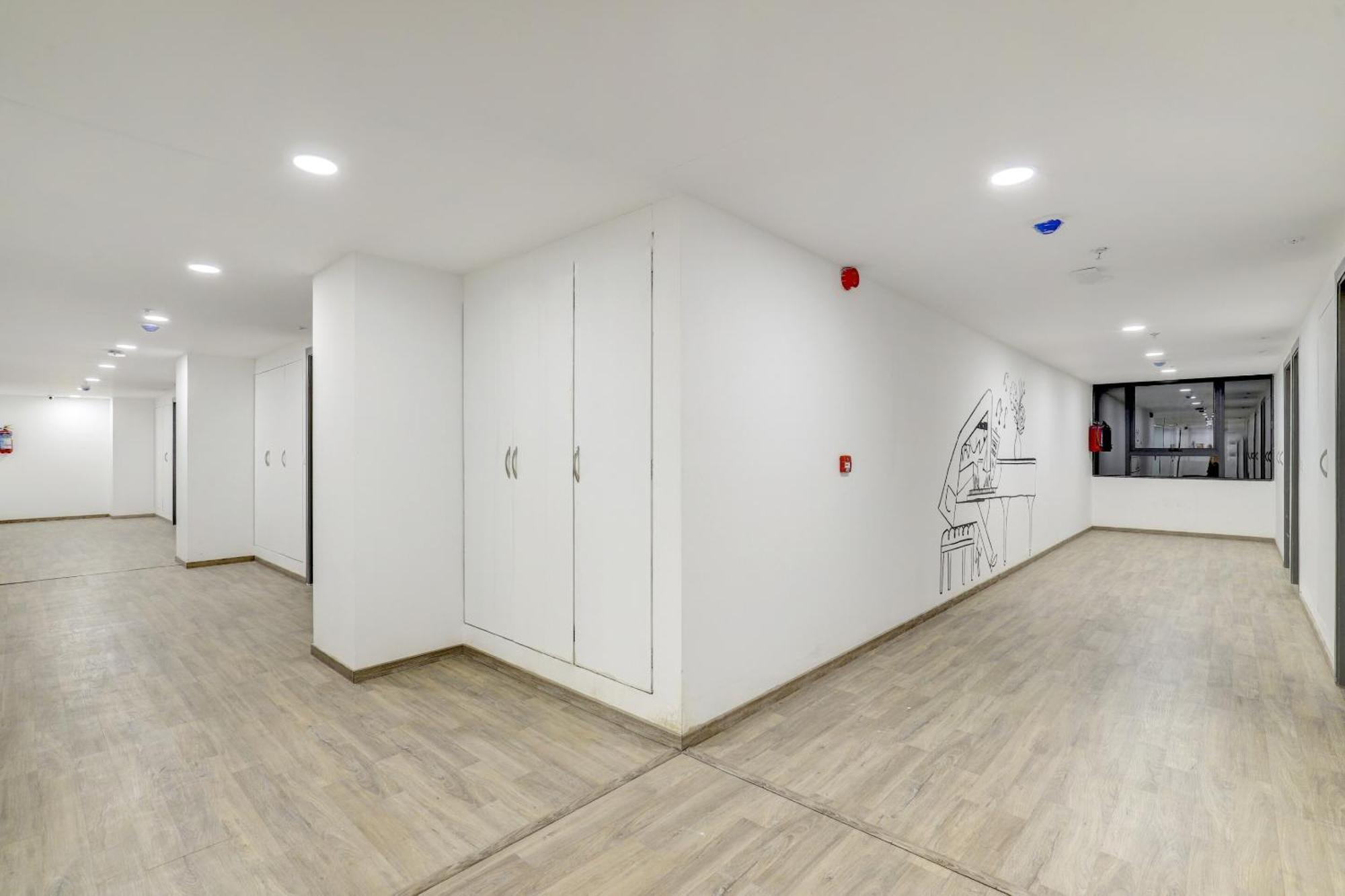 Super Townhouse Rajyash Rise Hotel Sarkhej Eksteriør billede